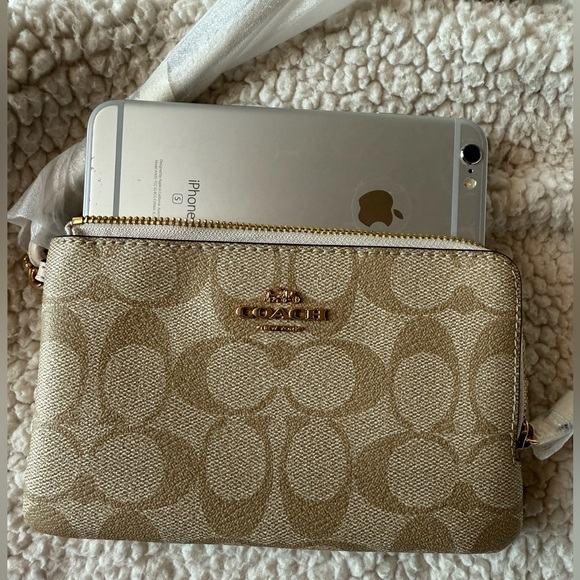 Brand new Price is firm Coach Double Corner Zip Wristlet In Signature Canvas - Picture 2 of 3